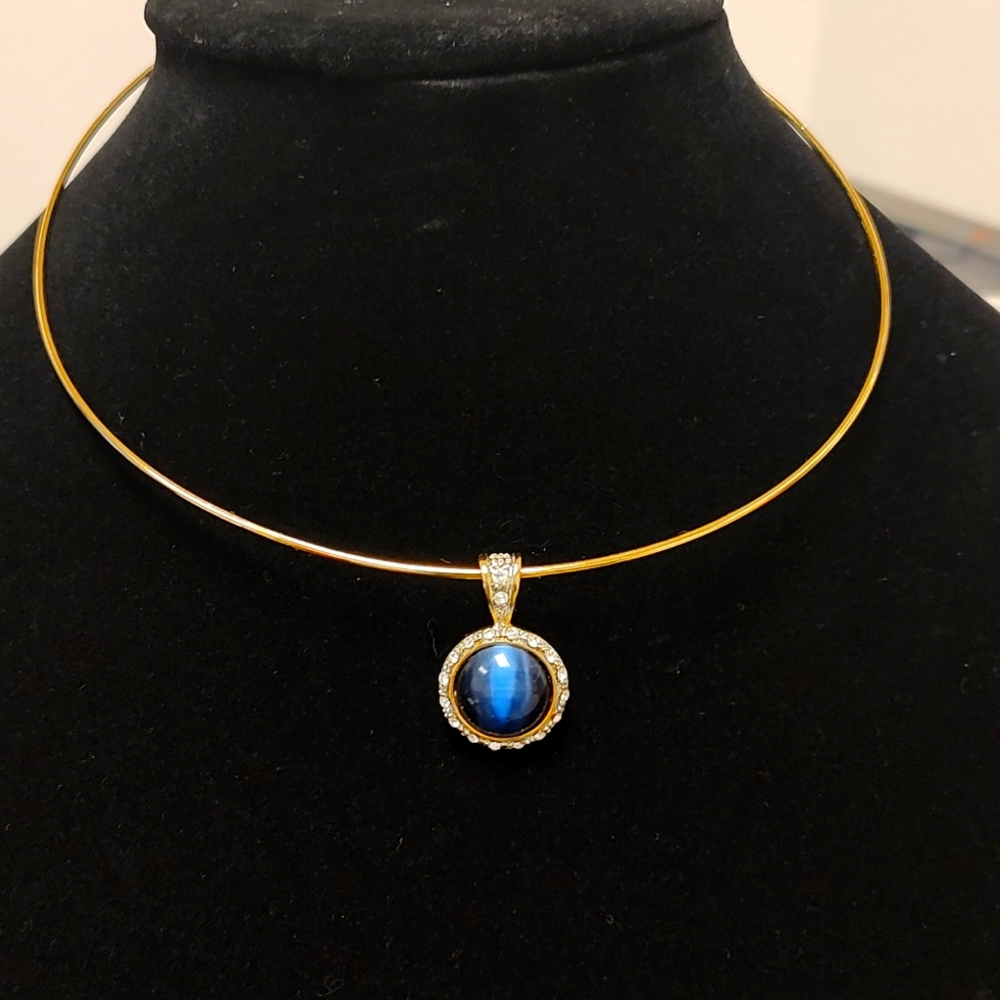 Matching set of necklace and earrings with blue cat's eye in gold tone